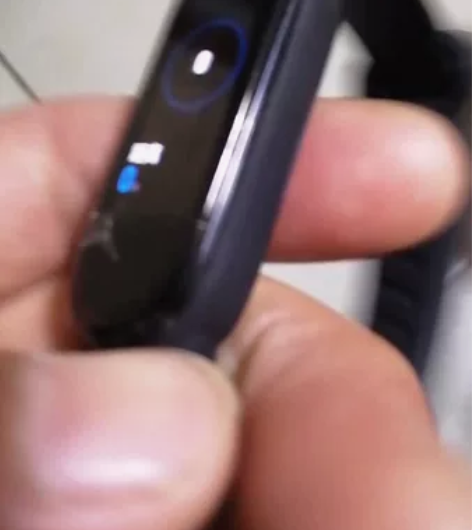 小米手环5NFC，屏幕有裂纹，不影响触摸，...
