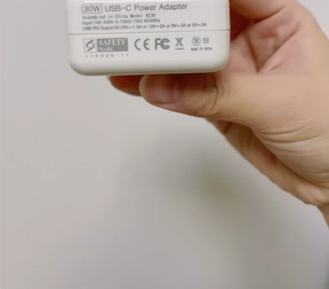 30w充电头 type-c接口几乎全新,仅...