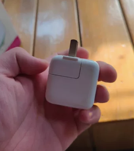 iPad mini2原装充电头，，没有线，...