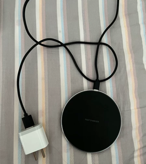 无线充电器，超薄款，附带一个小米5v2a充...