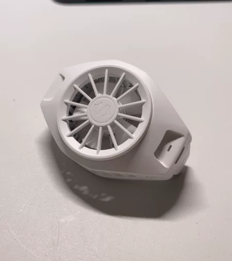 手机黑鲨散热背夹，有盒子，小米之家入手，因...