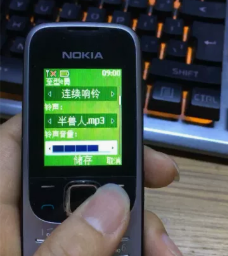 诺基亚NOKIA旧款手机 旧置的诺基亚手机...