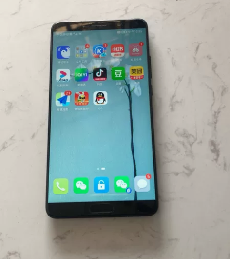 华为mate10，4+64g放抽屉忘了很久...
