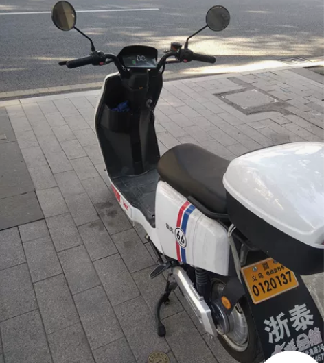 品牌新国标电动车。车况很新，已经上新国标牌...