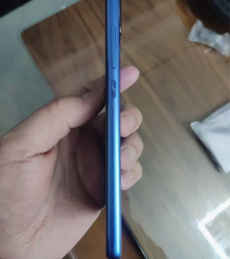 小米8se 6+64 一直戴套使用，成色9...
