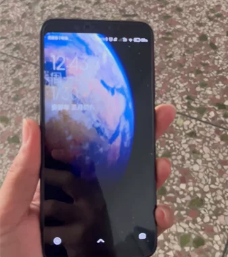 家人用的小米8，过年给爸妈换了手机所以闲置...