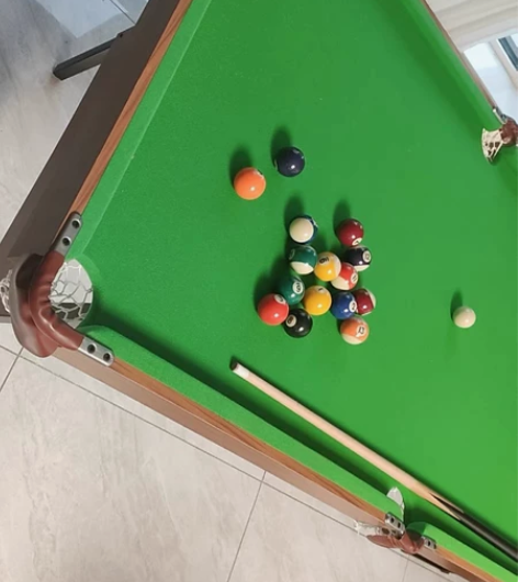 1.83台球桌9成新，放家里占地，便宜处理...