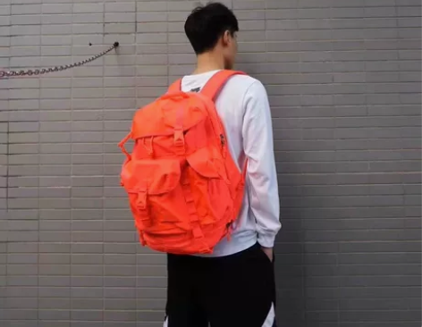 nike巴斯光年篮球包 只背了一两次 闲置...