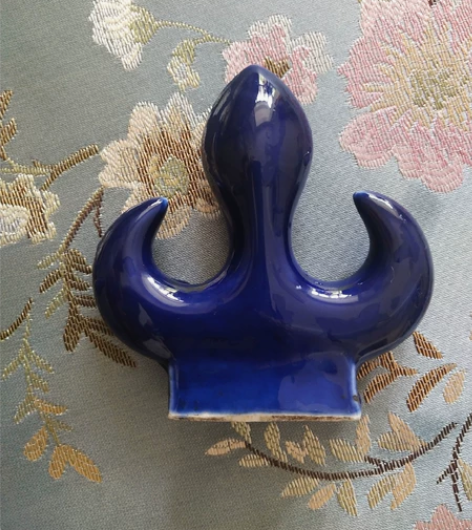 清代霁蓝釉毛笔架 ，釉色相当美，清中期！古...