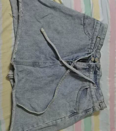 实体店杂牌A字裙 感兴趣的话点“我想要”和...