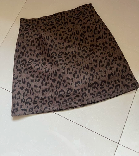 全新豹纹A字裙秋冬百搭 线下实体店购买，原...