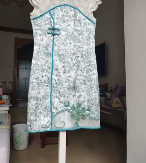旗袍连衣裙，S码，码数标准，很有特色的一款...