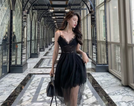 性感连衣裙女2020夏季新款黑色吊带裙子收...