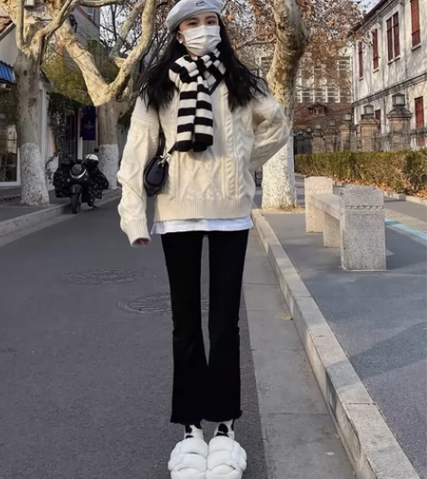 黑色微喇牛仔裤女2023年春装新款高腰显瘦...