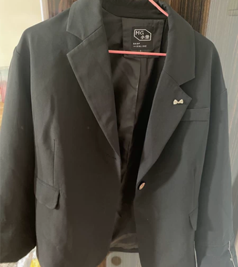 黑色西装休闲外套，穿过一次开会用，搬家衣服...