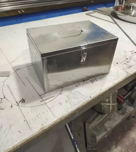 承接不锈钢加工，工具箱，水箱，桌子等。价格...