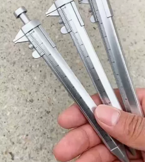 按动塑料刻度尺多功能塑料卡尺笔中性笔游标卡...