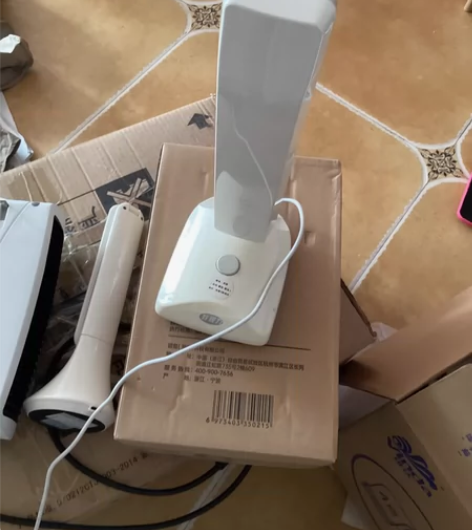 好视力护眼灯 可伸缩 可调节 电源线很长 ...