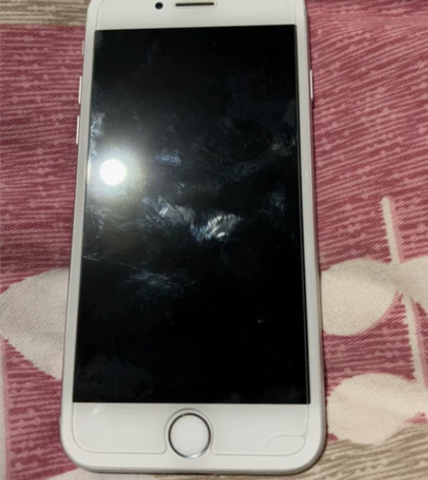 苹果8 64G 白色，边框轻微磕碰，电池效...