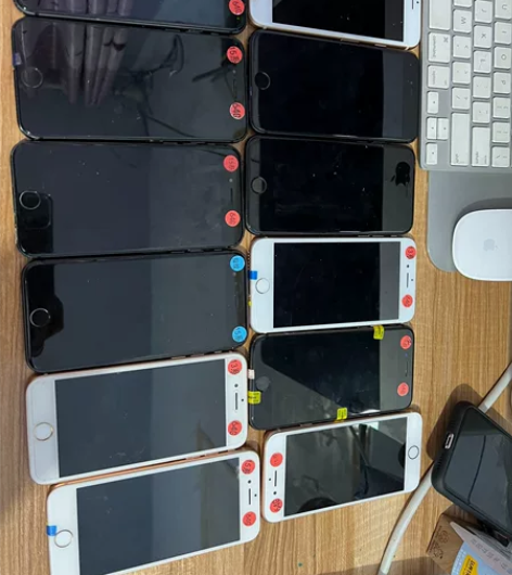 苹果 8，64G 功能正常 外观自定义 7...