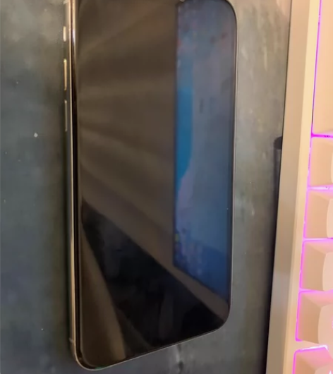 苹果11pro美版无锁256  后盖碎 换...