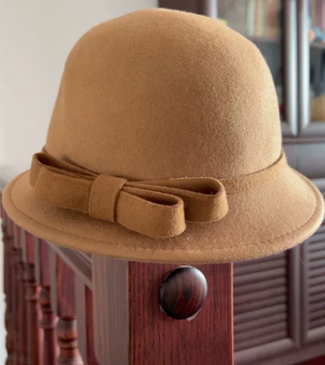 羊毛礼帽，价格不等，千鸟格的是全新带吊牌，...