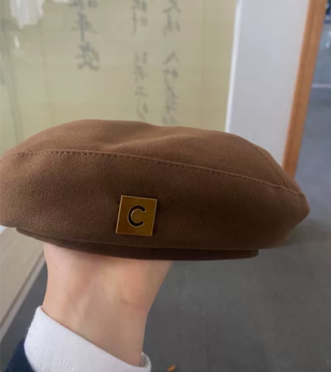 贝雷帽，全新 店里买的，同款不同色我买了2...
