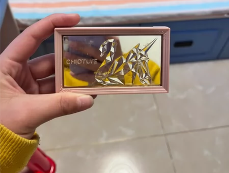 稚优泉的高光和修容 忘了多少钱买的了 随缘...
