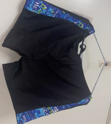 全新男士泳裤，带吊牌均码 感兴趣的话点“我...