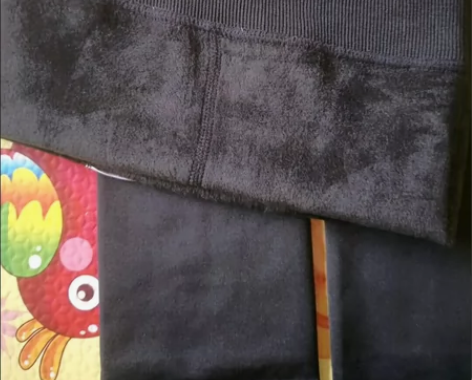 加绒加厚均码连脚打底黑色裤子，全新仅拆封。...