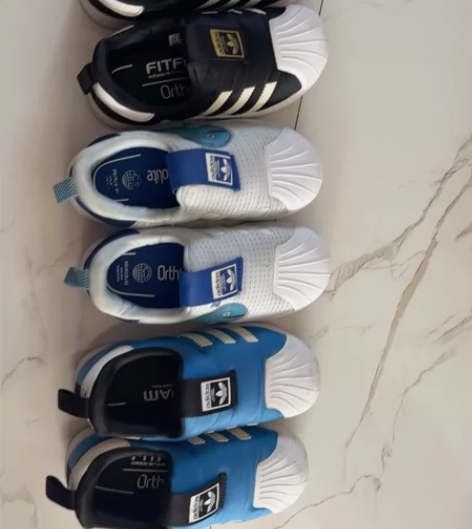阿迪贝壳鞋，自家孩子穿的，都是正品，成色都...