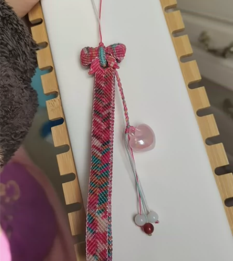 段染蜡线手机挂绳，第一次做，不接单，标价包...