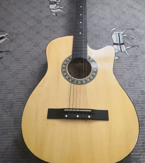 民谣吉他,全裸无配件,80元。 新桥市民中心,自提。明显使用... 民谣吉他,全裸无配件,80元。 新桥市民中心,自提。明显使用...