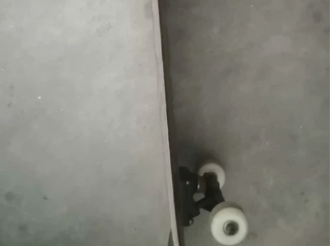 落仓库很久的滑板有没有人想要的,价格私聊。...