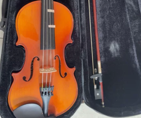 闲置小提琴3/4,4/4各一把转让。价格是...