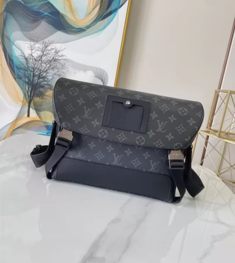 LV男士邮差包黑花经典款男士lv翻盖斜挎包...