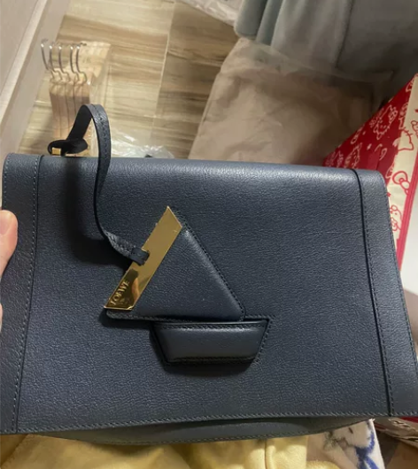 loewe 手拿包 感兴趣的话点“我想要”...