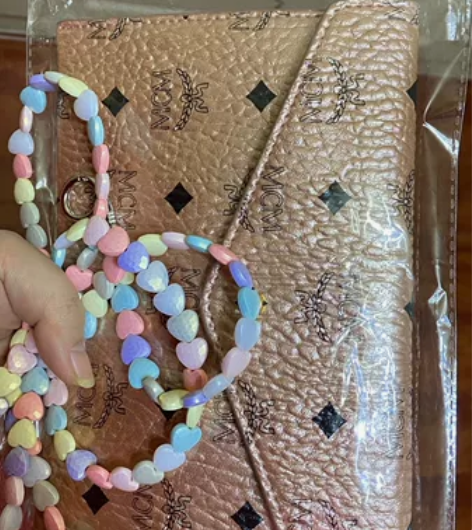 宇家买包包送的手拿包,刚收到,玫瑰金,型链...