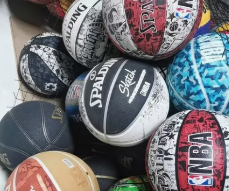 家里亲戚开球场倒闭了，挤压了部分二手的斯伯...