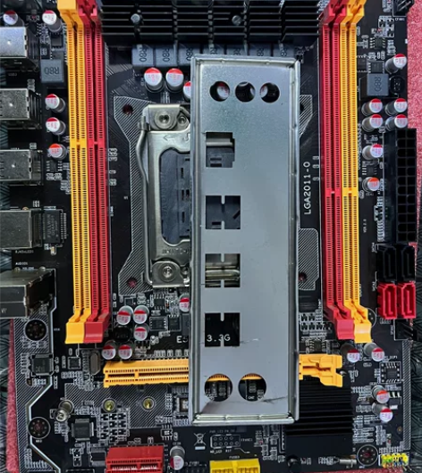 x79主板，四个内存插槽，成色很新，带档板...