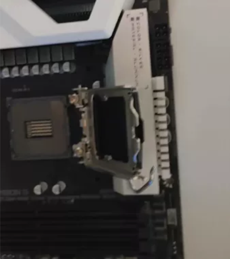 技嘉Z590雪鹰 包装配件发票齐全 技嘉Z...