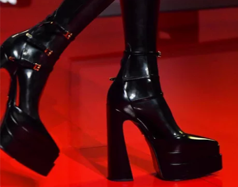 欧美风粗跟尖头双层防水台中空凉鞋恨天高超高...