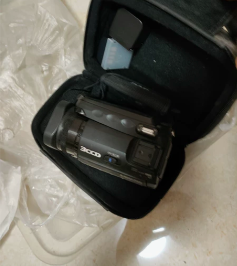 jvc摄像机 日本造。线材丢失，电池和充电...