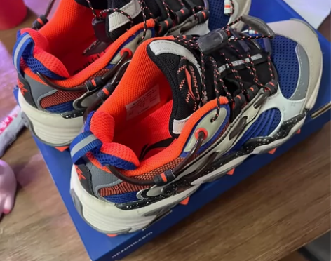 李宁鞋子，只穿过一次，37码的，中央商城专...