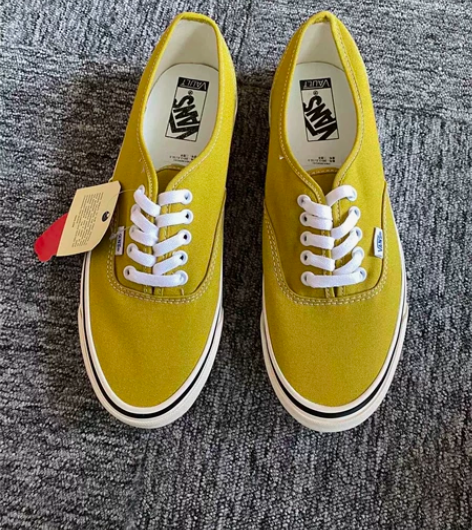 Vans 男女纯黄低帮帆布板鞋 全新正品，...
