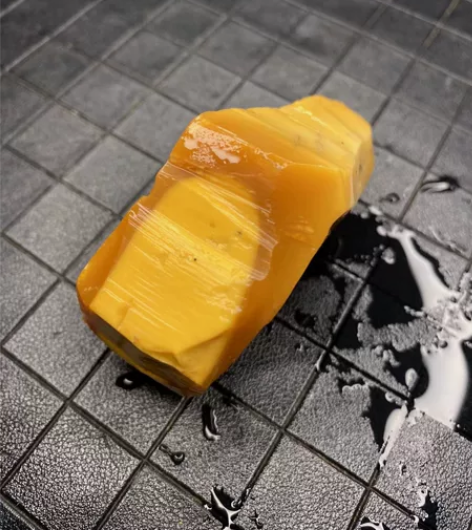 缅黄料，蛋黄带玉化包，138克，亲看好在拍...