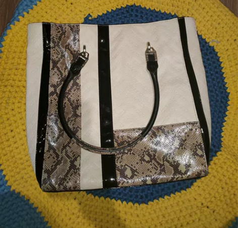 versace jeans女包，尺寸大概是...