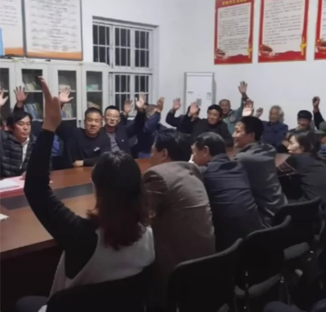 经过村委会，村支书，理事，各位叔  公，伯...