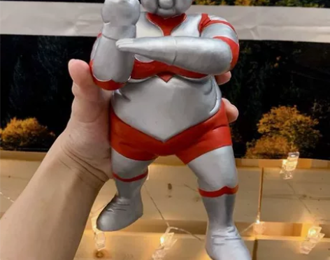 前男友买来的奥特曼手办，我说我记得看奥特曼...