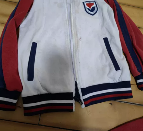 博士乐校服运动服外套，130码。没有烂但有...